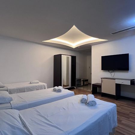 Hotel Argo Батуми Екстериор снимка