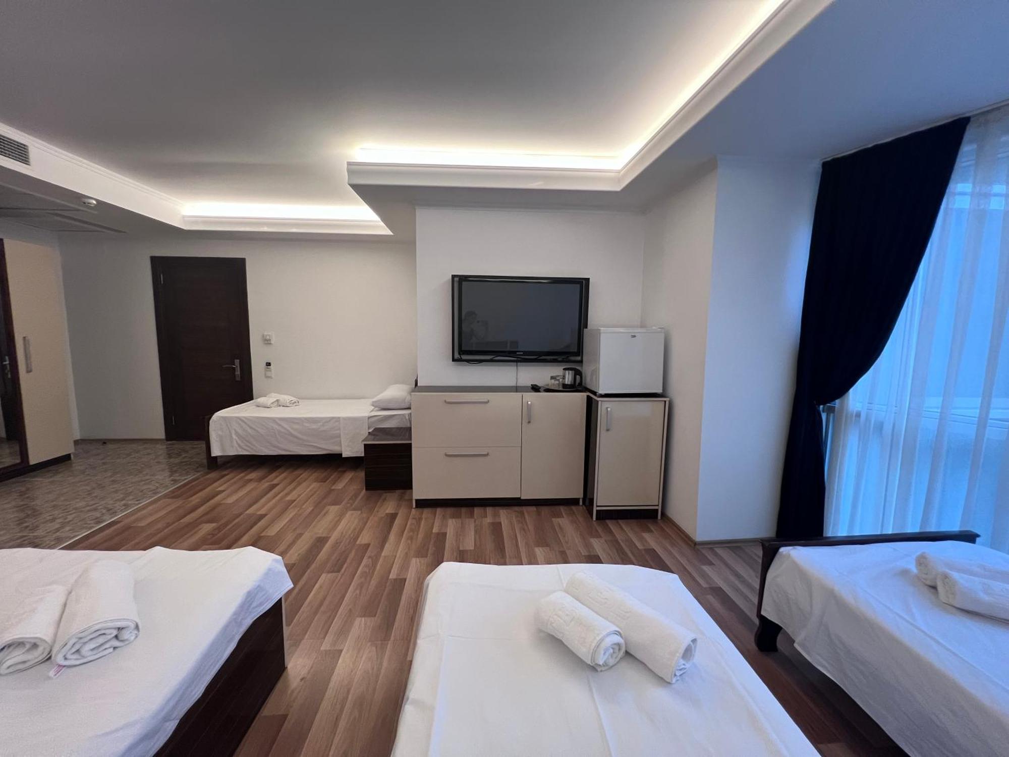 Hotel Argo Батуми Екстериор снимка