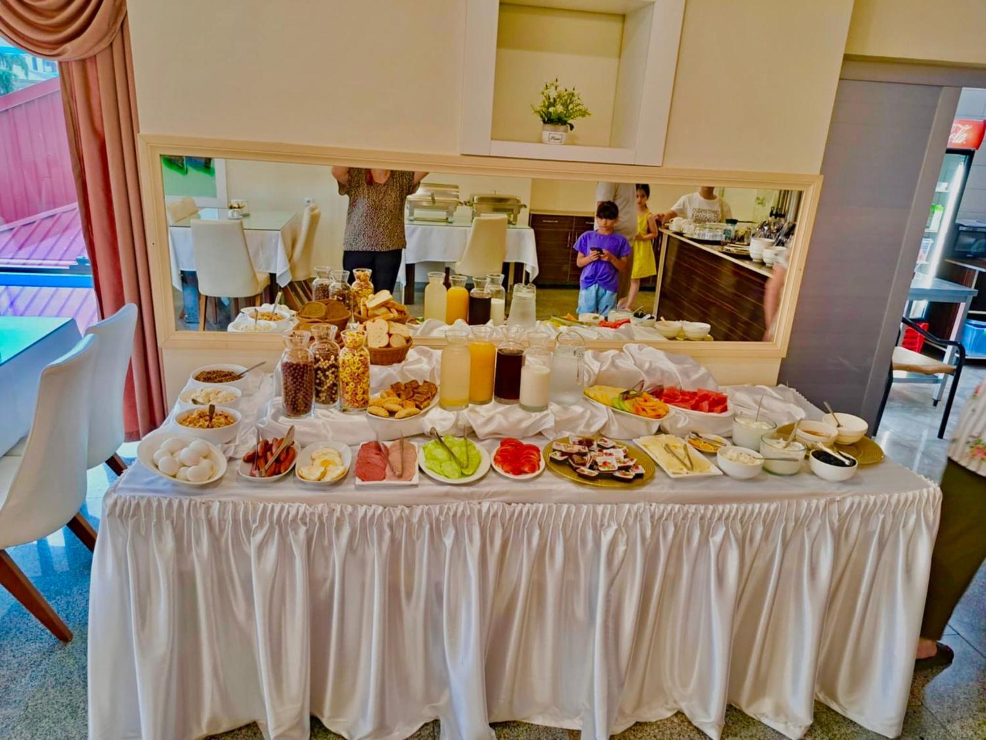 Hotel Argo Батуми Екстериор снимка